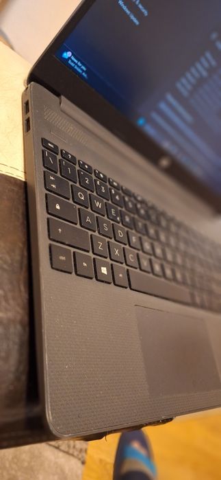 Laptop HP Q230   procesor Ryzen 5 Gaming