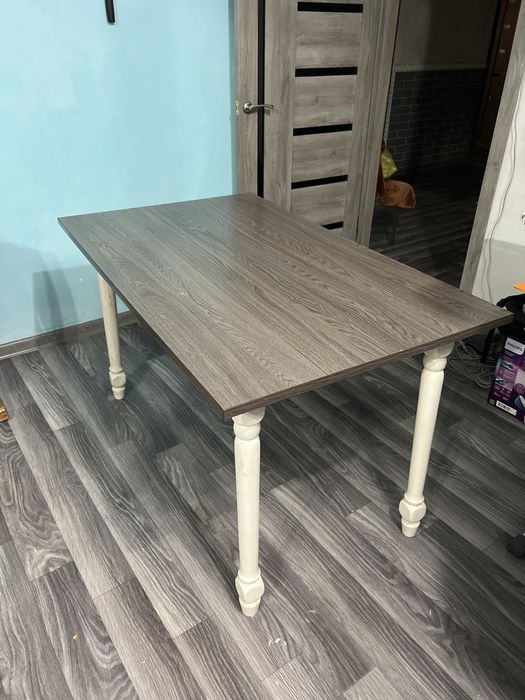 Продам кухонный стол