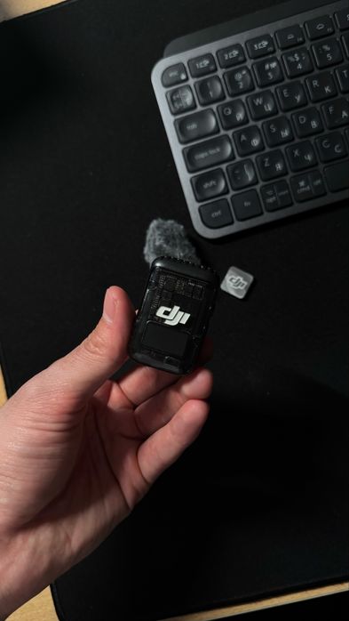 Микрофон Dji mic 2. Можно подключить к телефону.