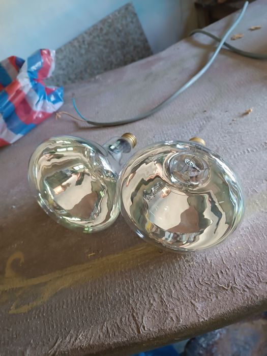 Продавам две кварцови крушки