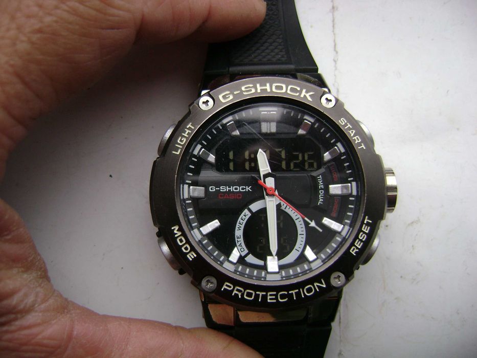 Продавам 5 броя кварцови часовника Casio,Polar,OVO