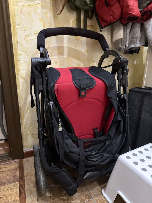 Очень удобная и легкая коляска