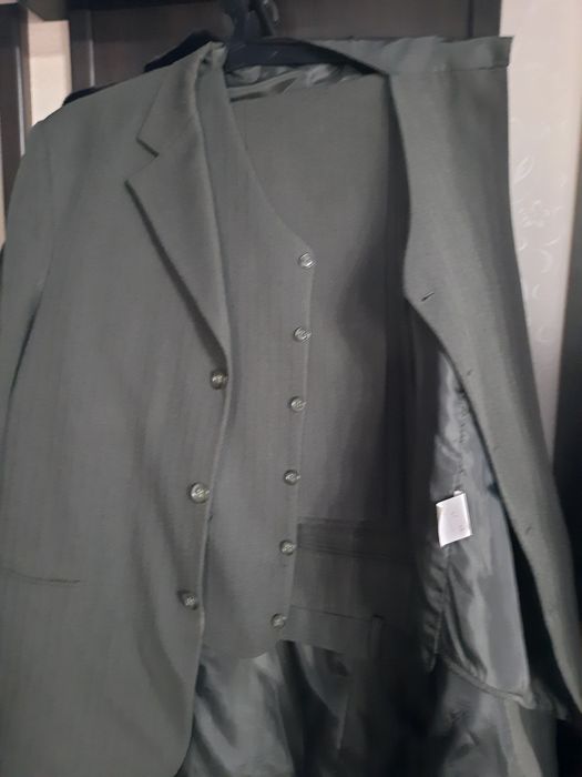 Продам костюм мужской  б/у.у