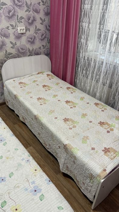 Кровать.  Продаются вместе с матрасами
