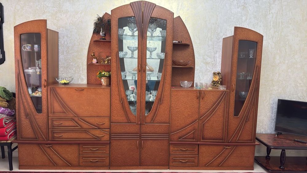 Классическая стенка в гостиную