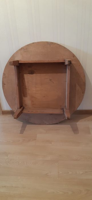 Стол круглый деревянный