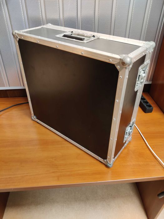 Allen & Heath Qu-16 цифров смесителен пулт с твърд кейс