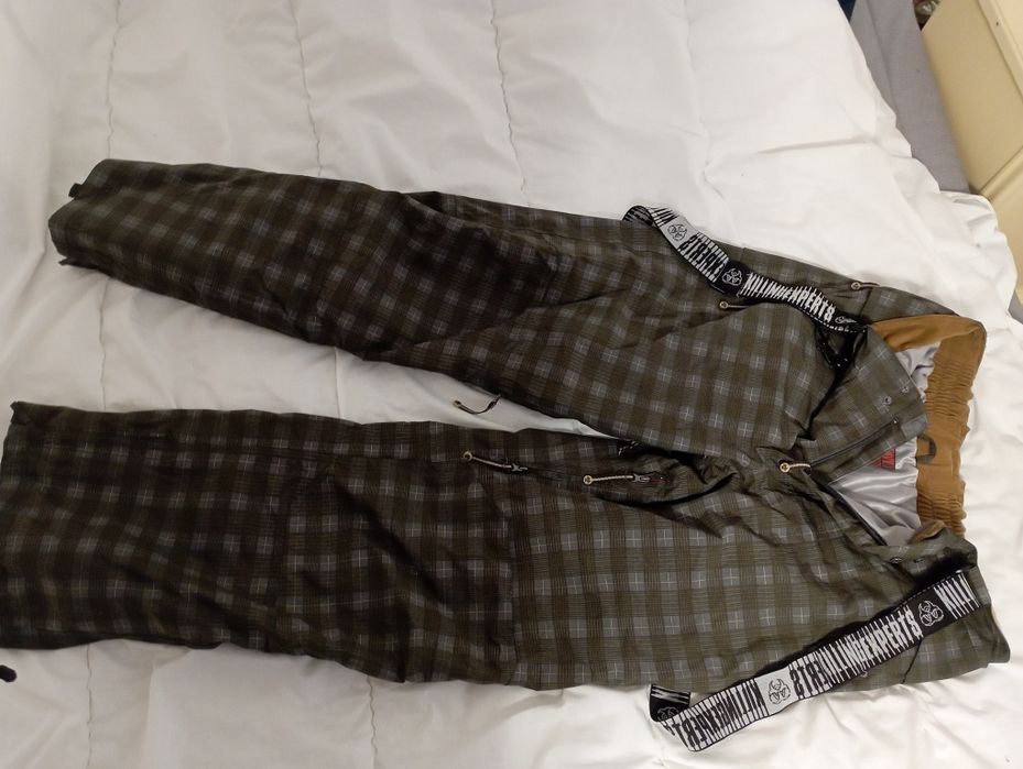 Pantaloni ski.         .