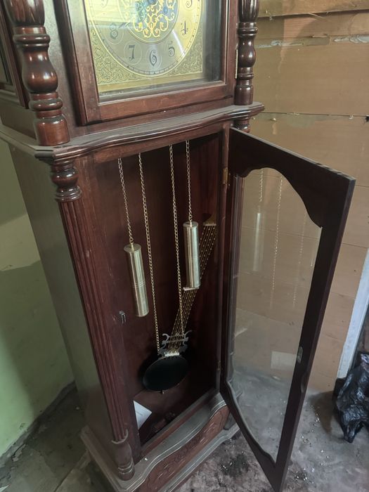 Продам напольные часы почти новые