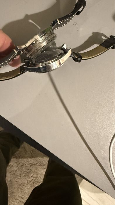 Продавам часовници 2бр.