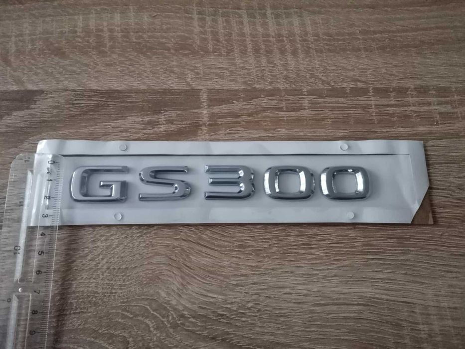 сребрист надпис Lexus GS 300