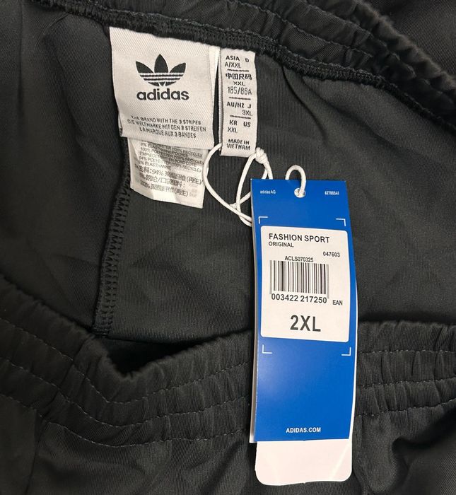 Vând compleu nou original de bărbați Adidas Manchester United