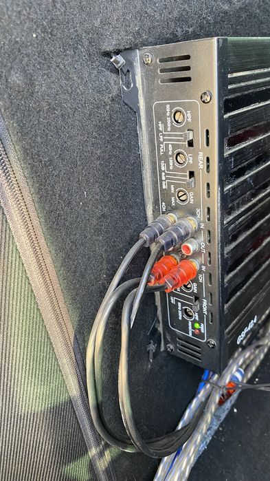 продам усилител 4х каналный