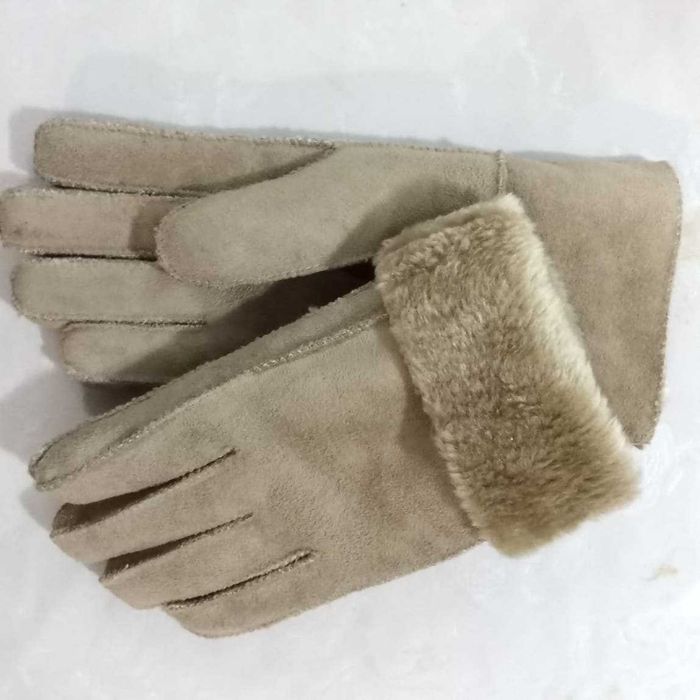 Битова торба с ресни и цвете  18 лв. / Терлци, Ръкавици/ Налични!