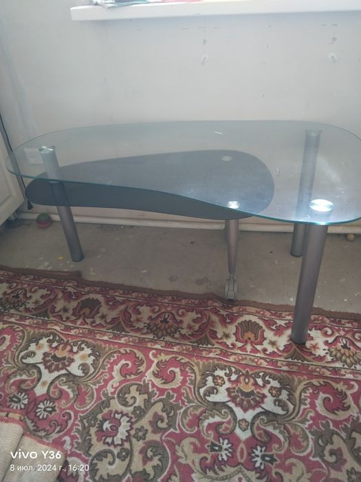 Продам стеклянный столик