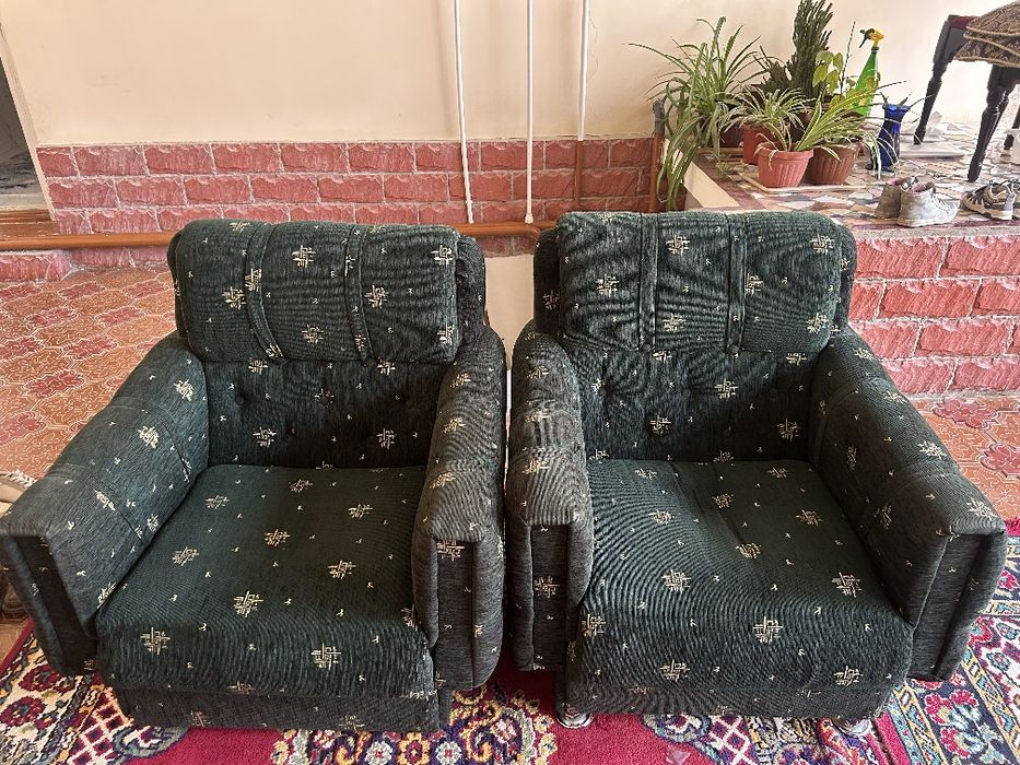 Продаётся мягкая мебель диван и кресло б/у