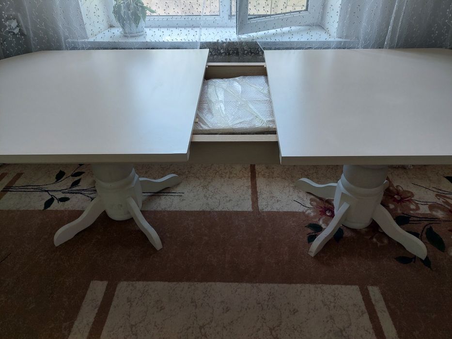 Продам стол с 12 стульями. 2.5 метр. Срочно
