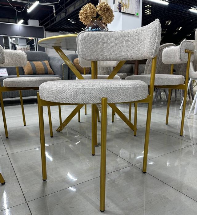 Обеденный стол и стулья по акции