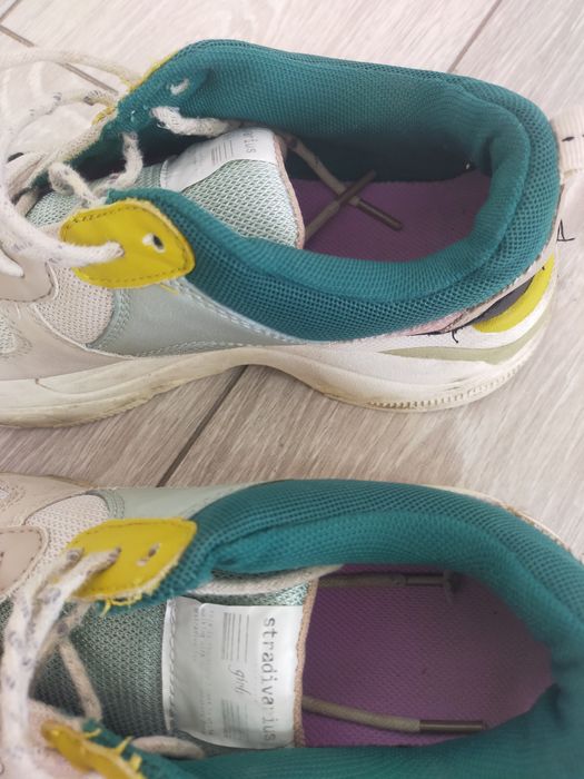 Бесплатно  кроссовки 36 размер.