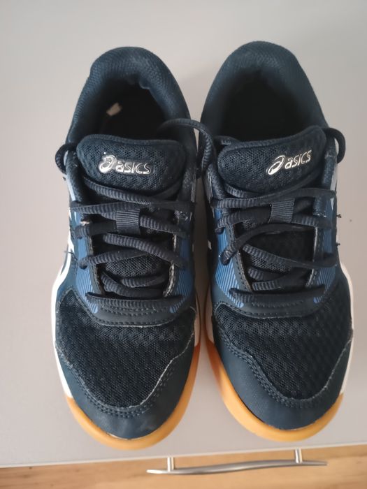 Adidași în stare foarte bună,Au talpa care nu aluneca,Interior 22 cm.