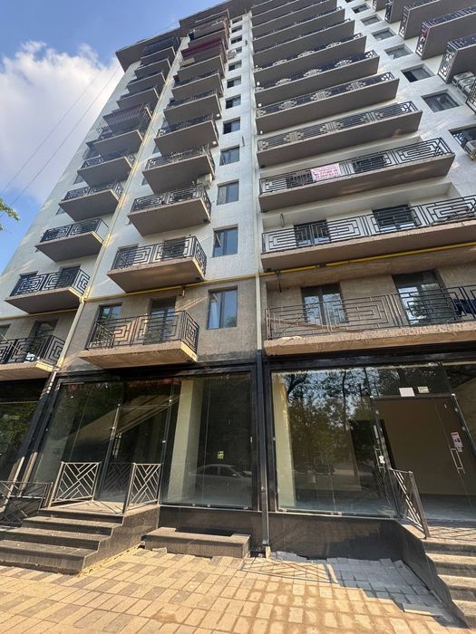 Первая линия 2521м2  продается срочно  нежилое помещение по скупной це