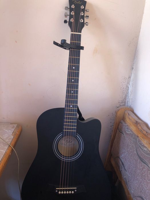 Гитара акустическая