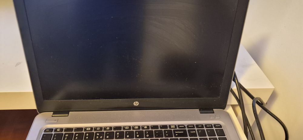 Laptop HP  i5- 6200 250 gb ssd 500  hdd