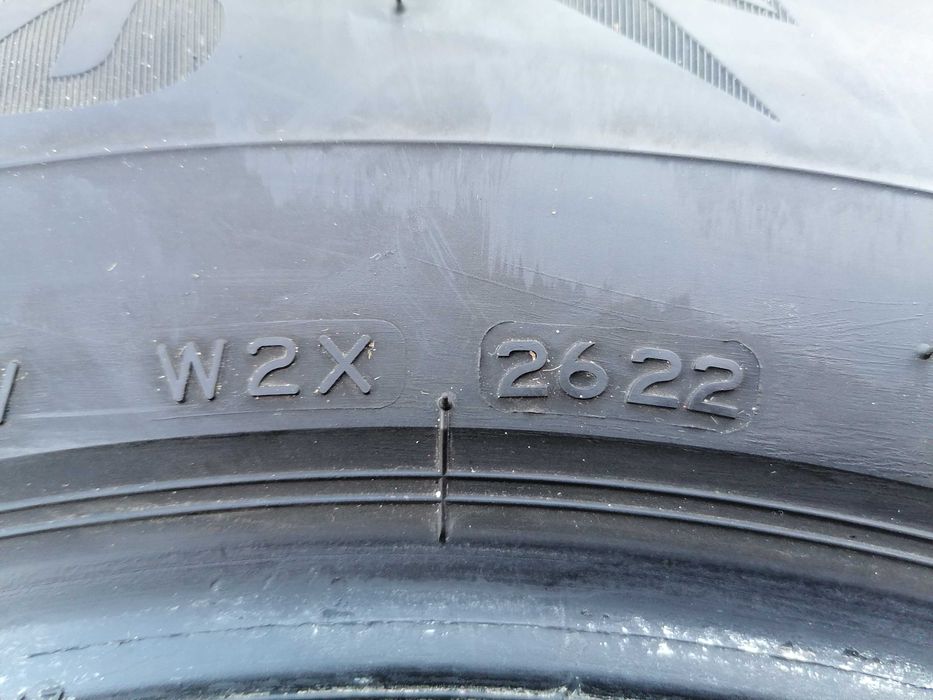 2 бр. Bridgestone 215/70R16 DOT 2622