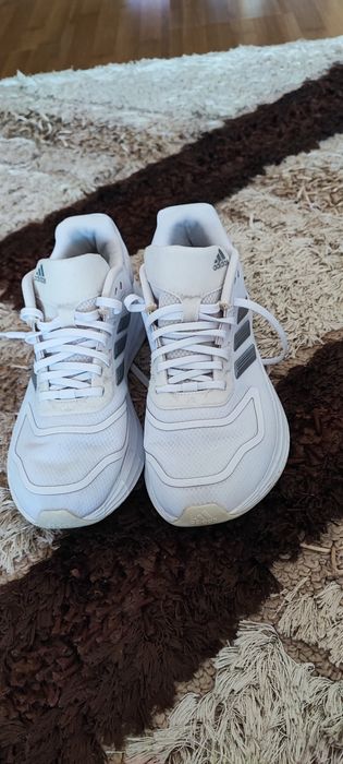 Оригинални маратонки Adidas.