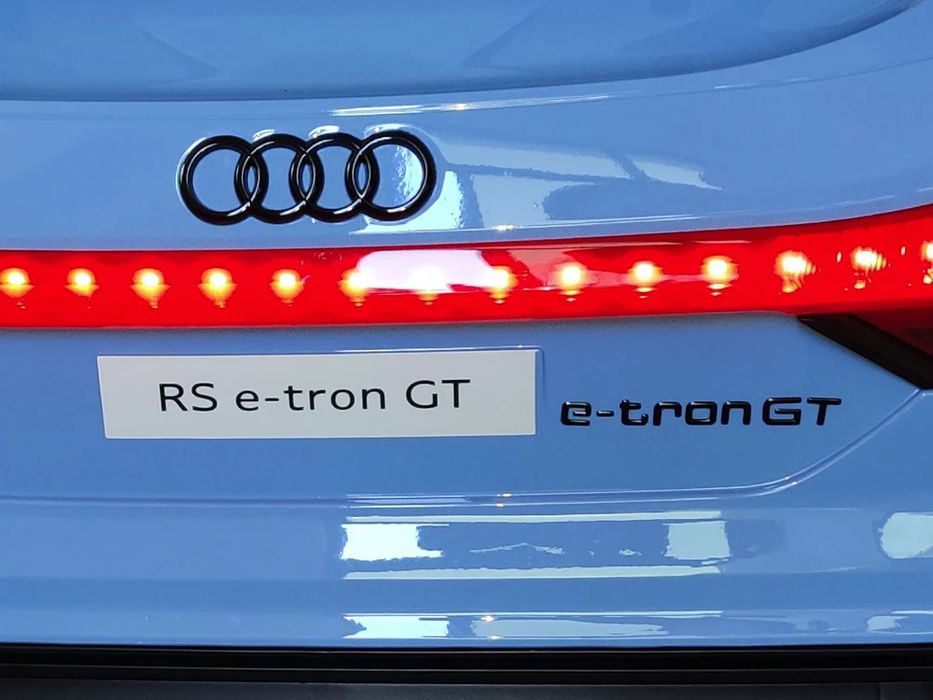 Audi rs e-tron gt 12v – детска акумулаторна кола, синя, eva гуми