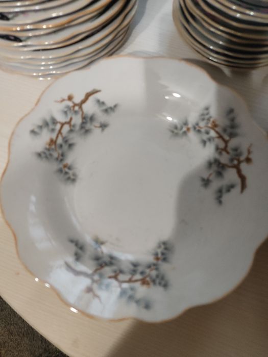 Посуда разная тарелки стаканы