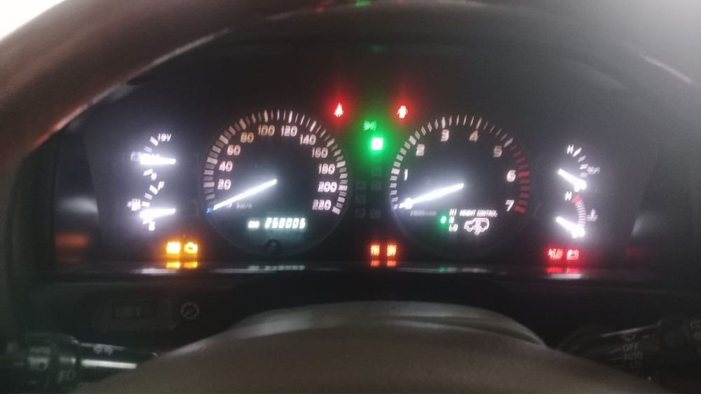 Продам лексус LX470