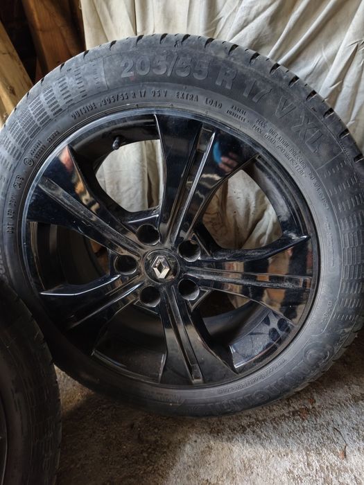 Джанти с гуми 17  5x114,3 централен 66,1