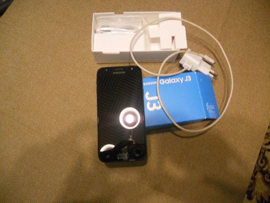 Смартфон Samsung J 3