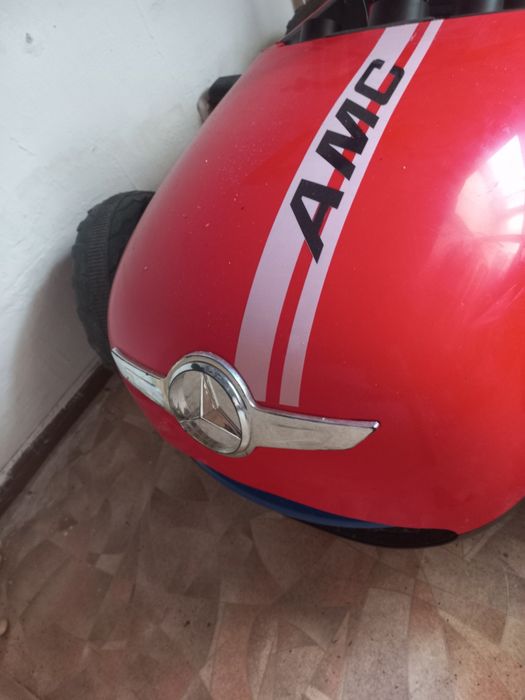 Продам машину AMG детскую.