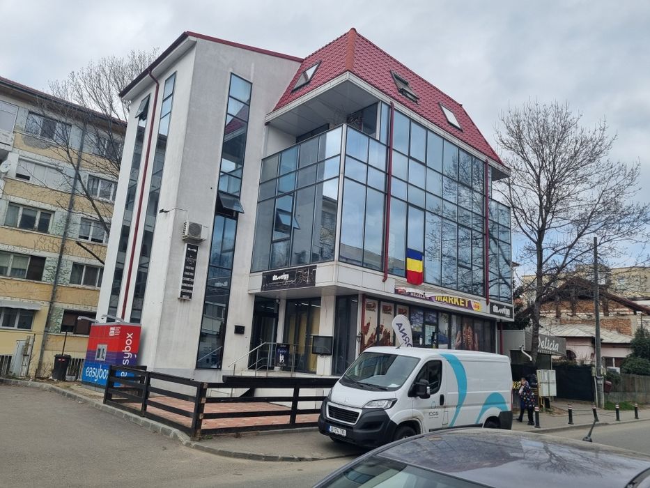 Inchiriez salon  spatiu in totalitate .. sau /scaun frizer