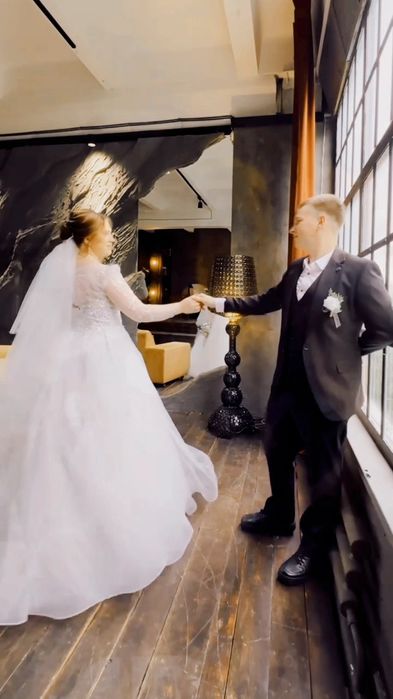 Свадебное  платье  с фатой