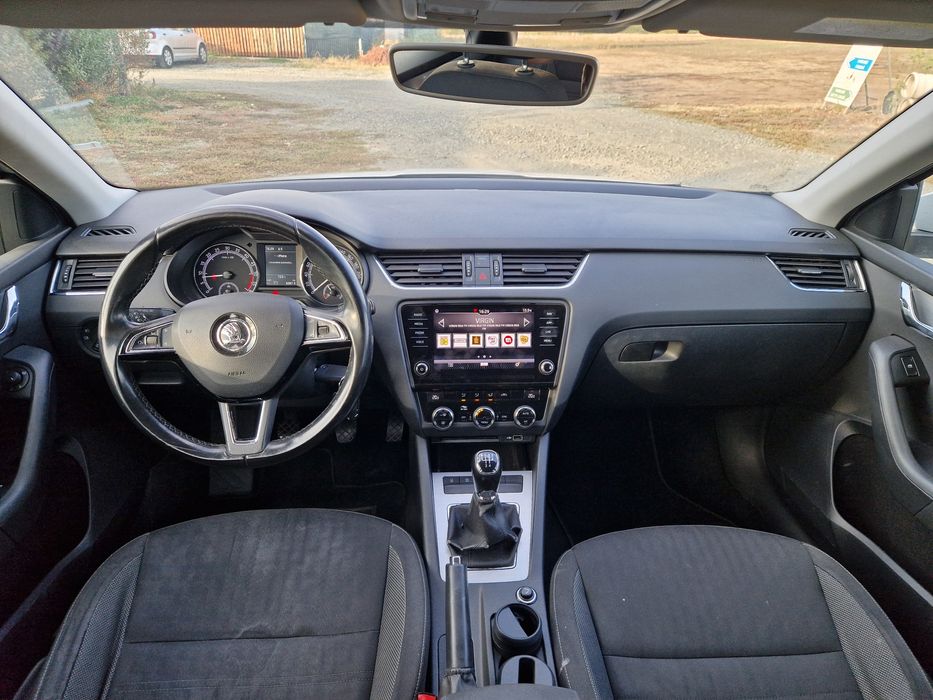 SKODA Octavia 2018 — imagine 5