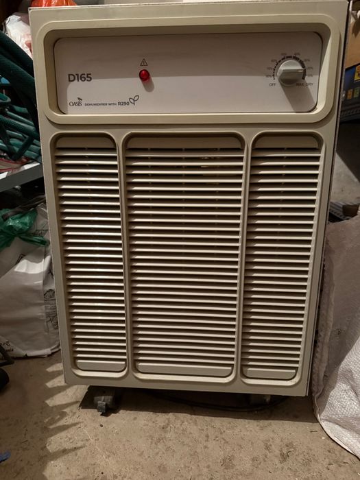 Închiriez dezumidificator