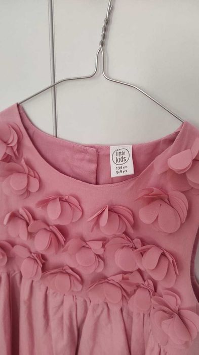 Rochie roz flori aplicate, masura 134 cm