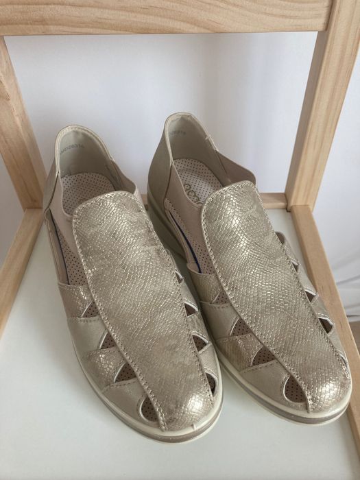 Pantofi cu decupaj, noi