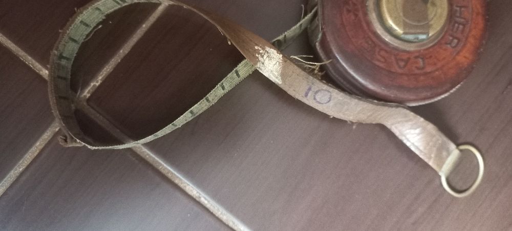 Ruleta veche Leather case