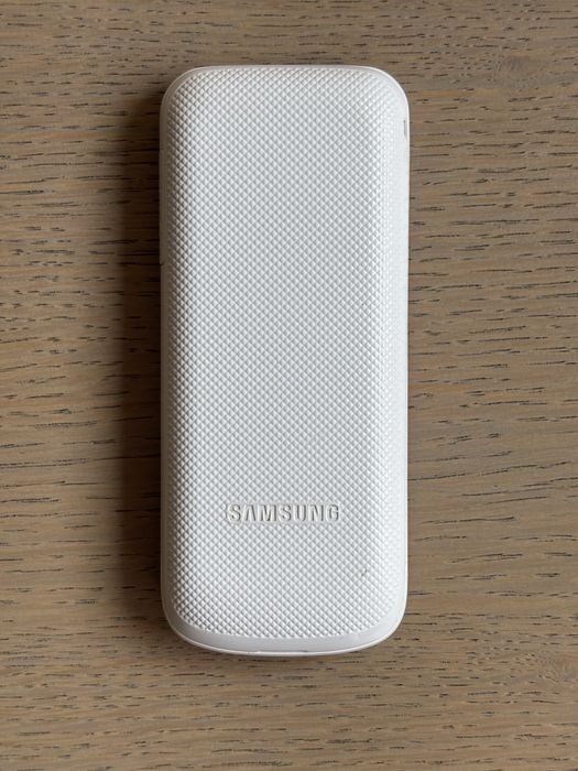 Samsung GT-E1050 с копчета + зарядно устройство