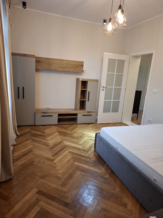 Ofer spre închiriere ap. 3 camere pe str. Sărărie, vizavi de facultatea de Arte și la 4 minute de mers pe jos până la parcu Copou!