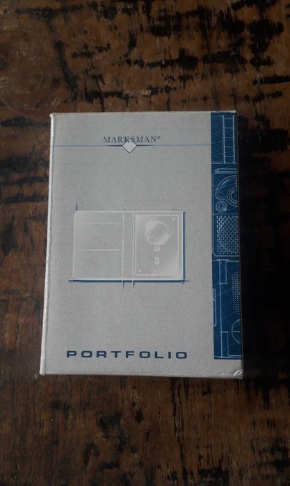 радио транзистор с антена, будилник Marksman в кожен калъф сензорен