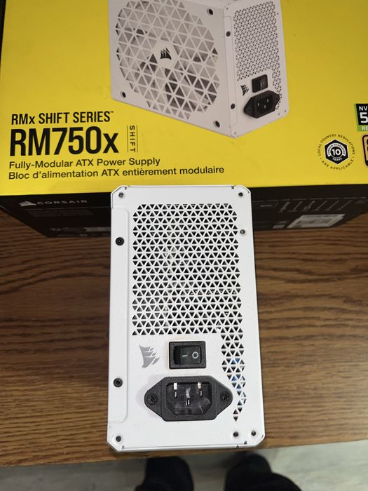 Sursa PC Corsair RM750x SHIFT – 750W, 80 PLUS Gold