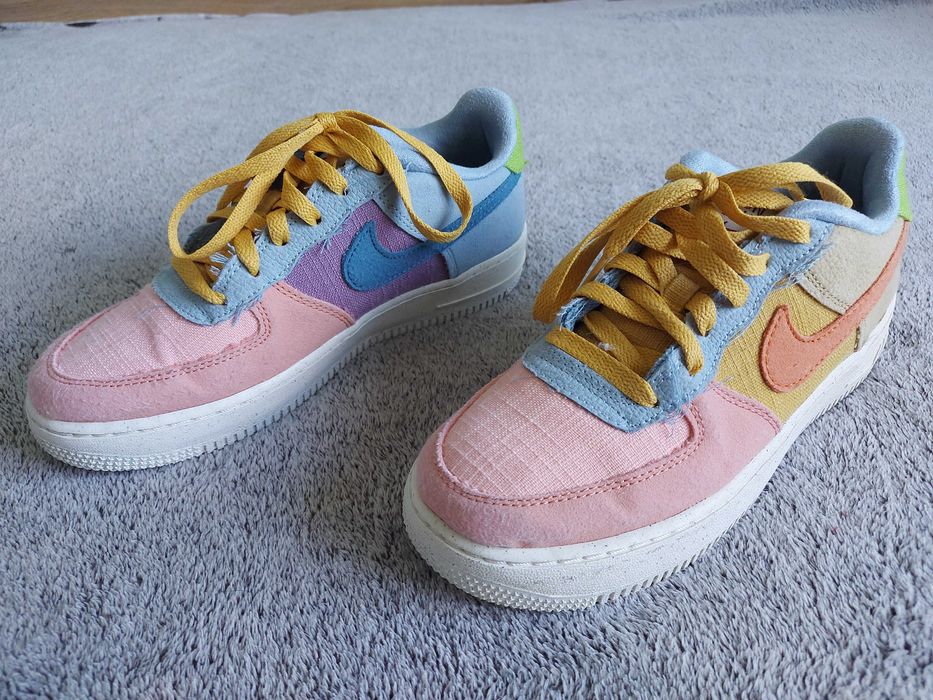 Дамски обувки Nike Air Force 1 - размер 39