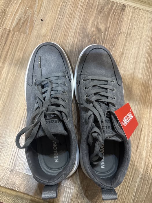 НОВЫЕ серые кеды/кроссовки