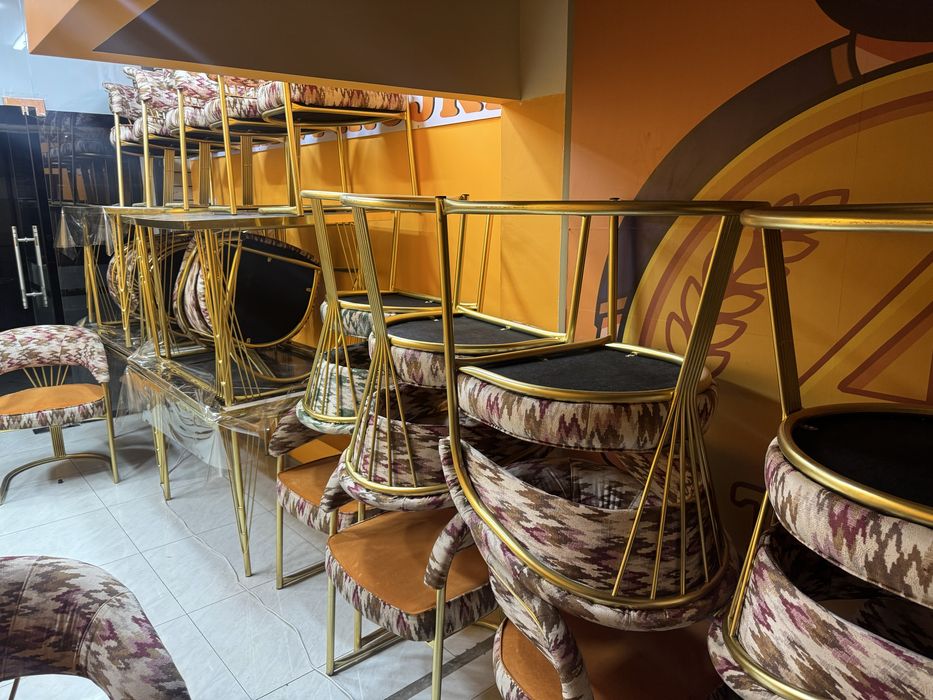 stol stul. kafe. restoran. uchun stol va stullar