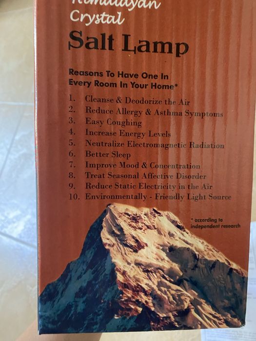 Бяла Солна Лампа с дървена основа 2-3 кг